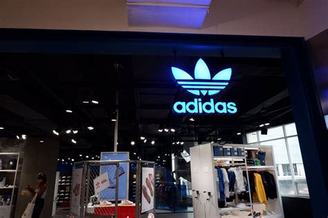 adidas Brand Center 39.